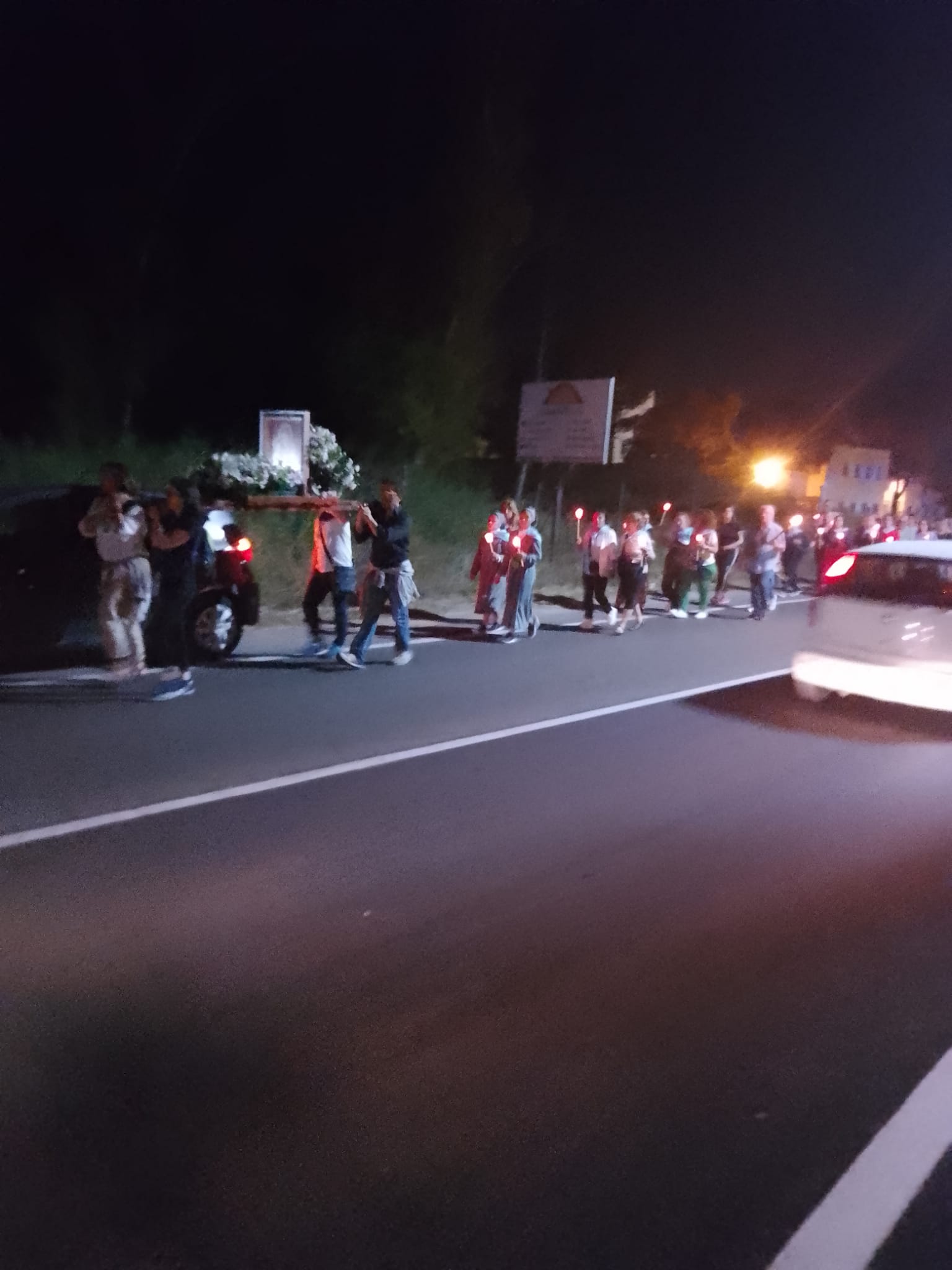 cammino in processione notte 8 giugno 2024_ (37)